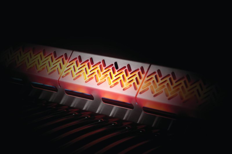 Napoleon Rogue SE 525 Gasgrill - all-black - mit Sizzle Zone und Heckbrenner - limited Edition 10 Jahre Grillfürst inkl. Abdeckhaube im Karton + Gussplatte