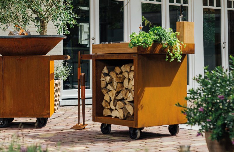 OFYR Mise en Place Table Corten 65 PRO - mit Teakholz-Arbeitsplatte & Holzlager