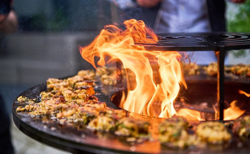 OFYR Grill Feuerplatte Corten 75 - Komplettset mit Food Bumper, Rosterhöhung, Grillrost und Softcover