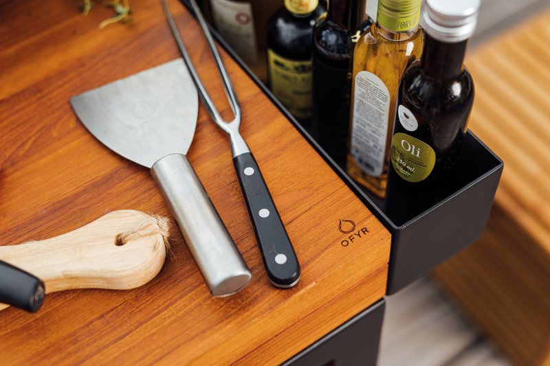 OFYR Grill Feuerplatte Island Black 100 - mit Teakholz-Arbeitsplatte