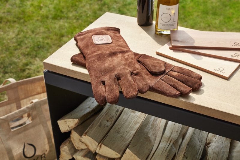 OFYR Wood Storage Black Dressoir - Holzlagerregal mit Teakholz-Arbeitsplatte