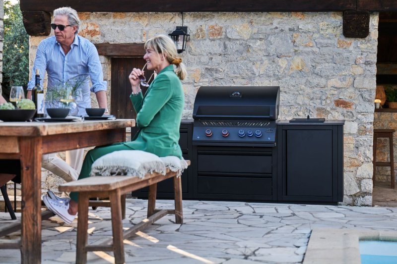 Napoleon Oasis Compact 105 Outdoor Küche - mattschwarz - mit BIG32 Einbaugrill und Einbau SIZZLE ZONE - inkl. Arbeitsplatte aus Feinsteinzeug