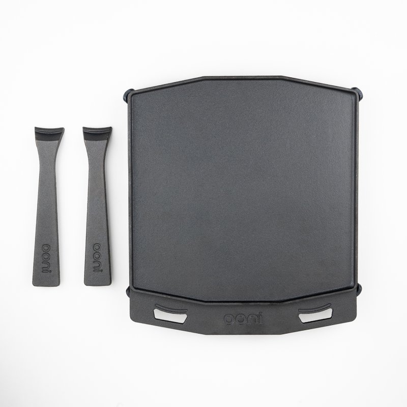 Ooni Grillpfanne aus Gusseisen, wendbar - mit abnehmbaren Griffen und Untersetzer