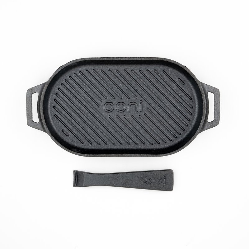 Ooni Grillpfanne aus Gusseisen - mit abnehmbarem Griff und Untersetzer