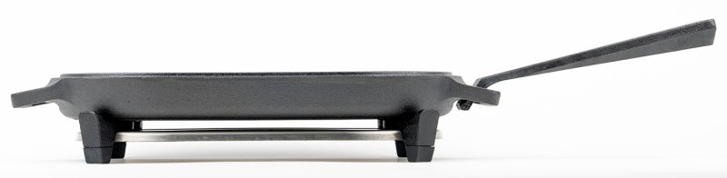 Ooni Gusspfanne oval mit abnehmbarem Griff und Untersetzer