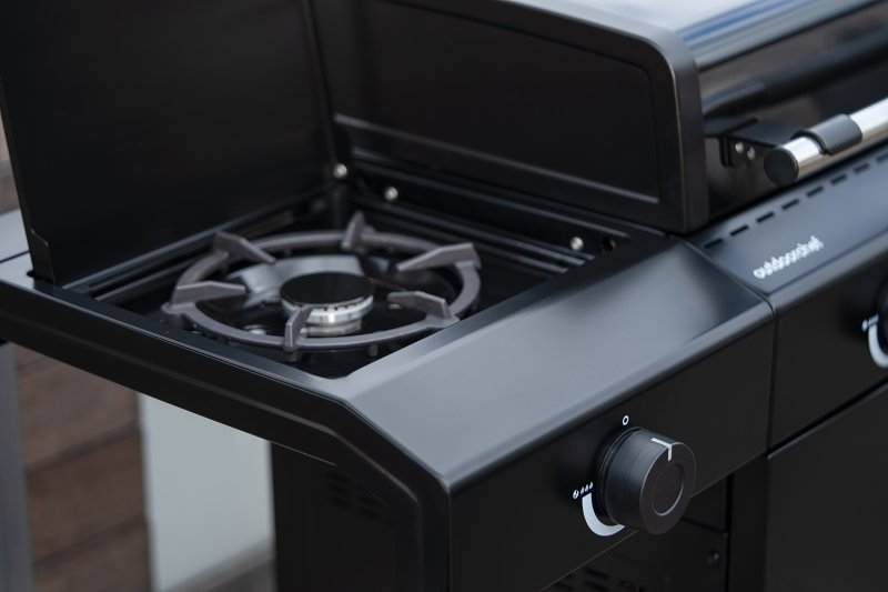 Outdoorchef Power Grillstation HEAT C-265 mit 2 x Blazing Zone und Seitenkocher - inkl. XL Gusseisen Plancha