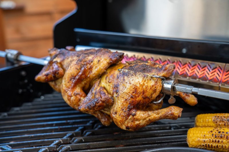 Outdoorchef Gasgrill - Grillstation HEAT C-335 mit Blazing Zone