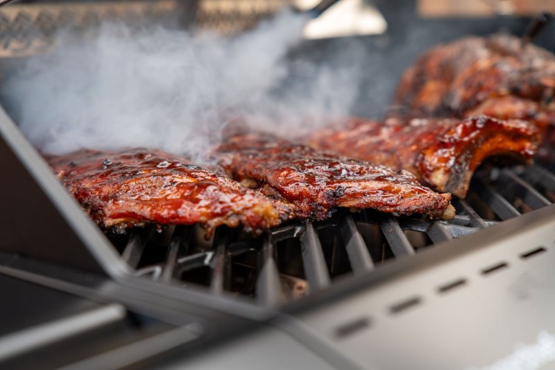 Outdoorchef Gasgrill - Grillstation HEAT C-335 mit Blazing Zone