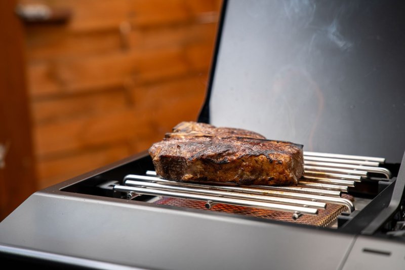 Outdoorchef Gasgrill - Grillstation HEAT C-435 RB mit Blazing Zone und Heckbrenner