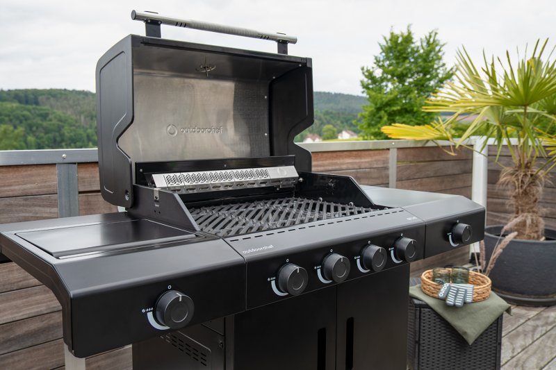 Outdoorchef Gasgrill - Grillstation HEAT C-435 RB mit Blazing Zone und Heckbrenner - inkl. Easy Check Thermometer und Abdeckhaube
