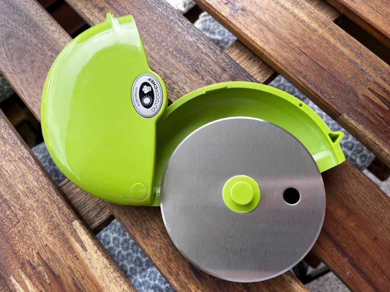 Outdoorchef Pizzaschneider / Pizzarad mit XL Edelstahlklinge