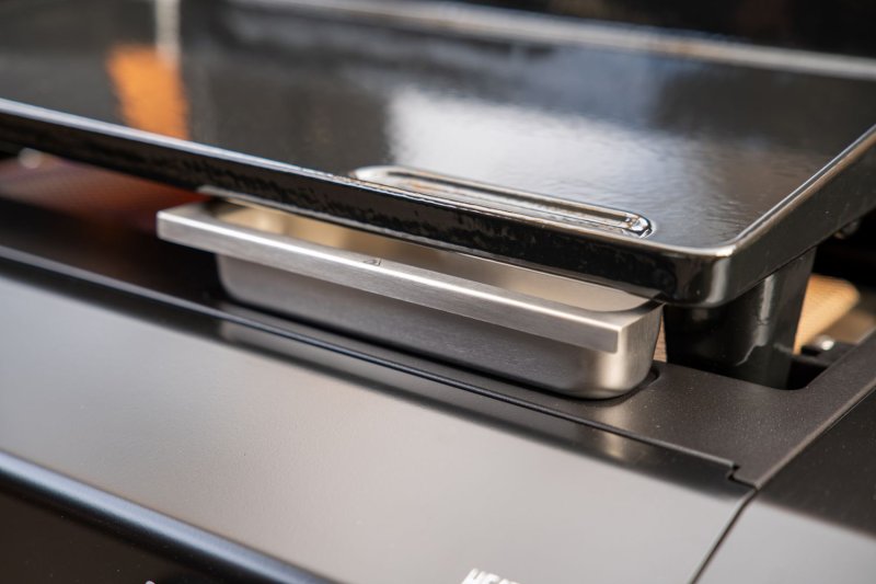 Outdoorchef Planchagrill HEAT C-265 - mit Doppel-Blazing-Zone, Cooking Zone und Gusseisen-Plancha