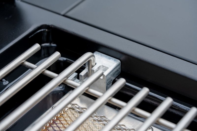 Outdoorchef Planchagrill HEAT C-265 - mit Doppel-Blazing-Zone, Cooking Zone und Gusseisen-Plancha