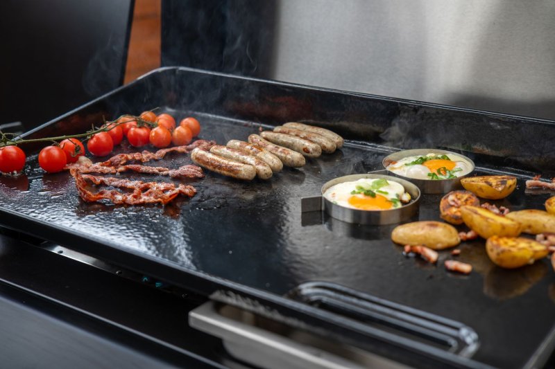 Outdoorchef Planchagrill HEAT C-265 - mit Doppel-Blazing-Zone, Cooking Zone und Gusseisen-Plancha