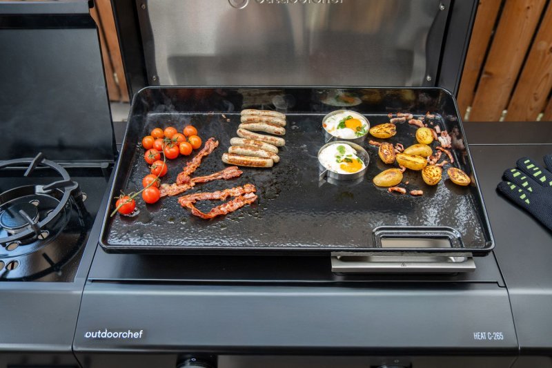 Outdoorchef Planchagrill HEAT C-265 - mit Doppel-Blazing-Zone, Cooking Zone und Gusseisen-Plancha