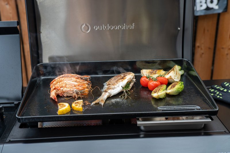 Outdoorchef Planchagrill HEAT C-265 - mit Doppel-Blazing-Zone, Cooking Zone und Gusseisen-Plancha