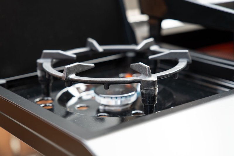 Outdoorchef Planchagrill HEAT C-265 - mit Doppel-Blazing-Zone, Cooking Zone und Gusseisen-Plancha