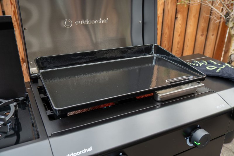 Outdoorchef Planchagrill HEAT C-265 - mit Doppel-Blazing-Zone, Cooking Zone und Gusseisen-Plancha