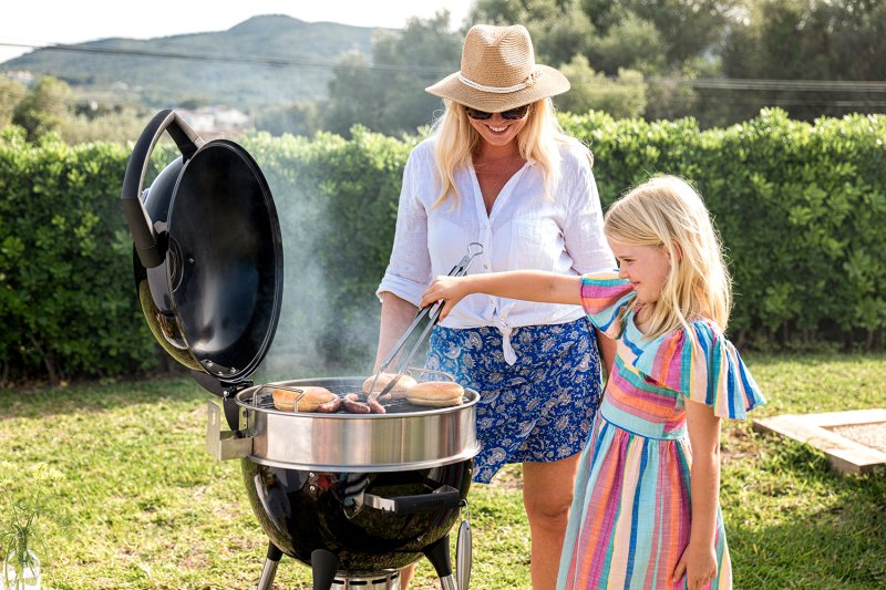 Napoleon PRO Holzkohlegrill Kugelgrill Ø 47 cm  mit Gussrost und Deckelscharnier - Modell 2024