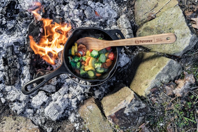 Petromax Gusseiserne Kasserolle mit Deckel kr1