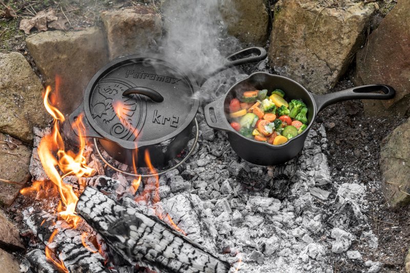 Petromax Gusseiserne Kasserolle mit Deckel kr2
