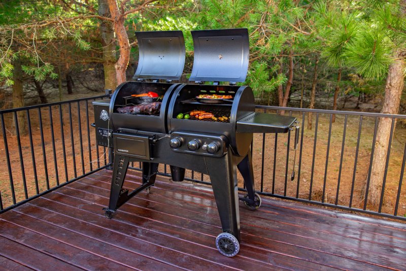 Pit Boss Pelletgrill Navigator 1230 - Kombinationsgrill mit Gasgrill - inkl. Wifi Control Board und Abdeckhaube