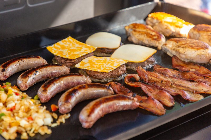 Pit Boss Plancha Grill Ultimate Plancha 3-Brenner mit Untergestell - inkl. Abdeckhaube