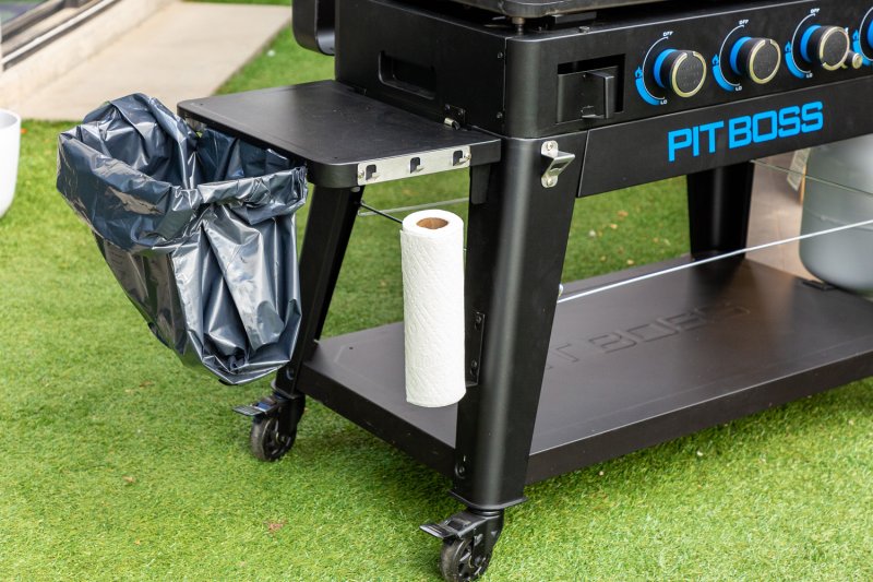 Pit Boss Plancha Grill Ultimate Plancha 4-Brenner mit Untergestell - inkl. 5-teilig Grillbesteck Set + Abdeckhaube