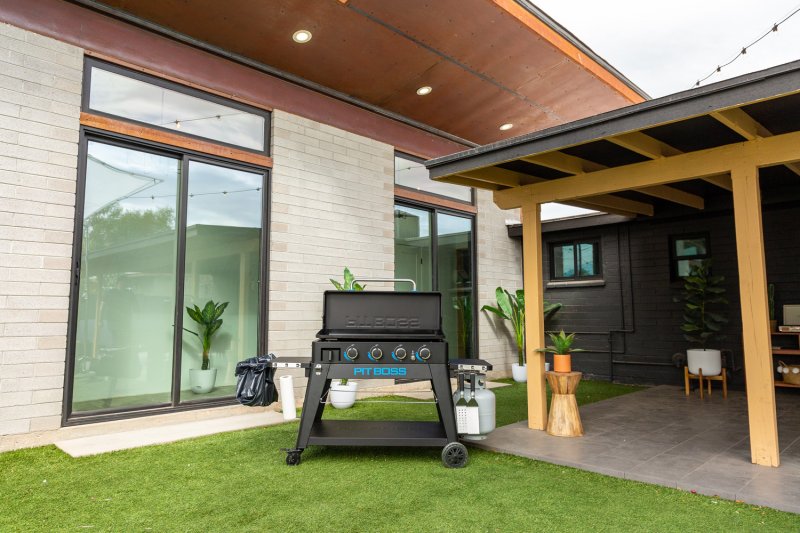 Pit Boss Plancha Grill Ultimate Plancha 4-Brenner - mit Untergestell