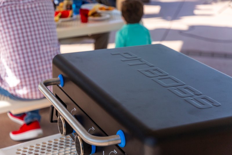 Pit Boss Plancha Grill Ultimate Plancha 3-Brenner mit Untergestell - inkl. Abdeckhaube