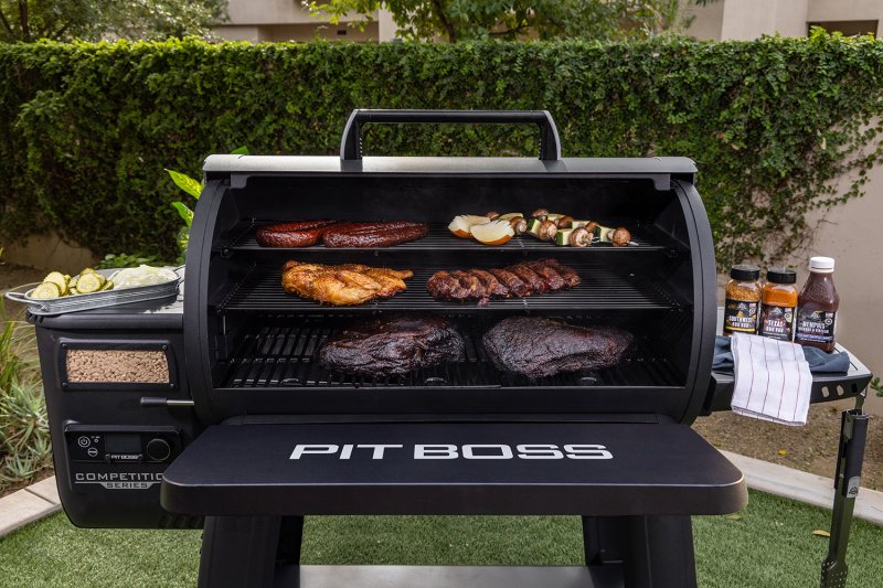 Pit Boss Pelletgrill Competition Series 1600 / WiFi + Gusseisen Starter Set 6-teilig