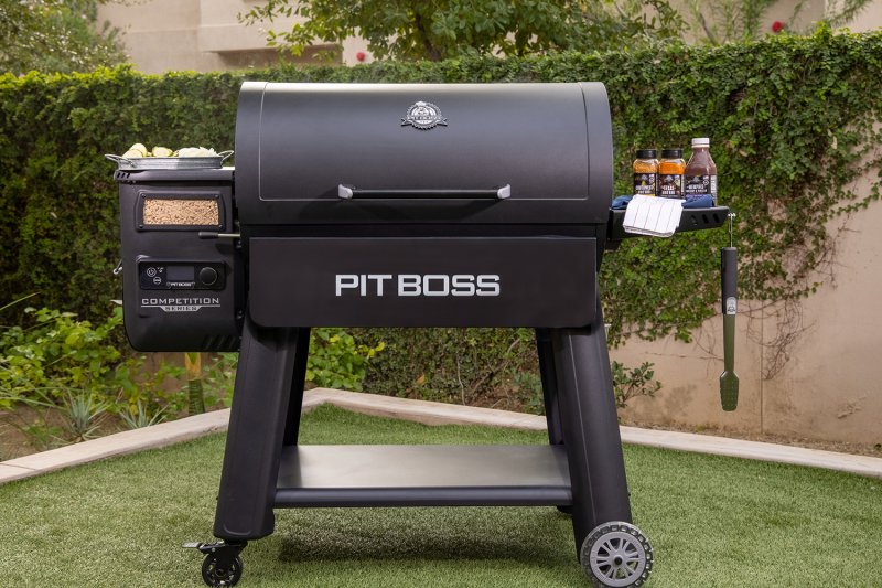 Pit Boss Pelletgrill Competition Series 1600 / WiFi + Gusseisen Starter Set 6-teilig