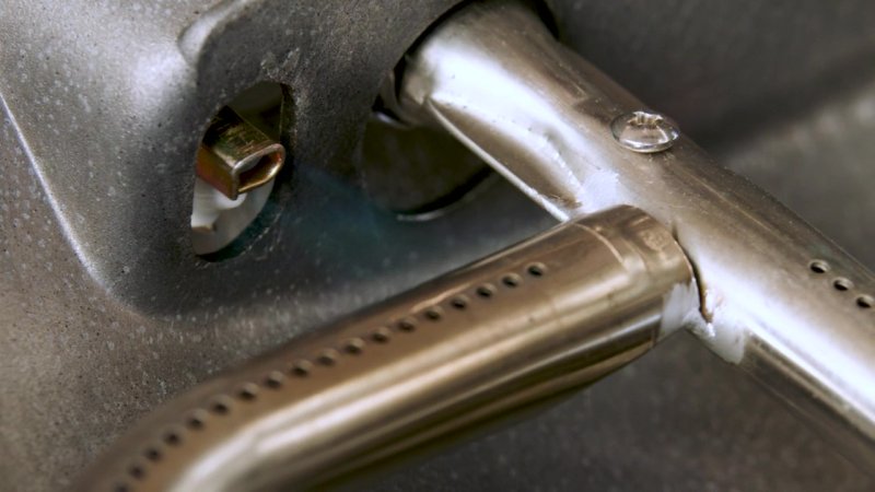 Pit Boss Gasgrill Sportsman 2 / Campinggrill - inkl. Unterwagen, Grillplatte, Warmhalterost, Pfannenuntersetzer und Abdeckhaube