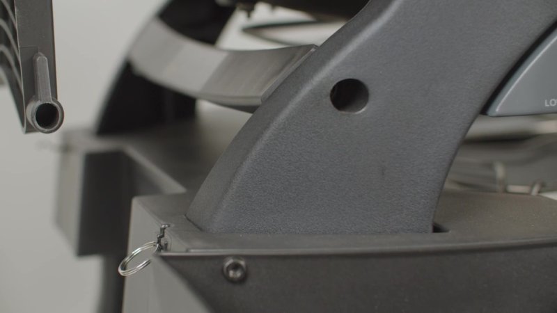 Pit Boss Gasgrill Sportsman 2 / Campinggrill - inkl. Unterwagen, Grillplatte, Warmhalterost, Pfannenuntersetzer und Abdeckhaube