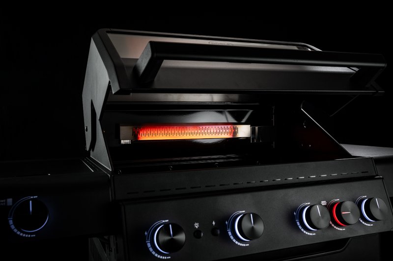 Rösle Gasgrill Allflame Hero 4 inkl. Abdeckhaube, Gusseisen Grillplatte und Drehspieß Set