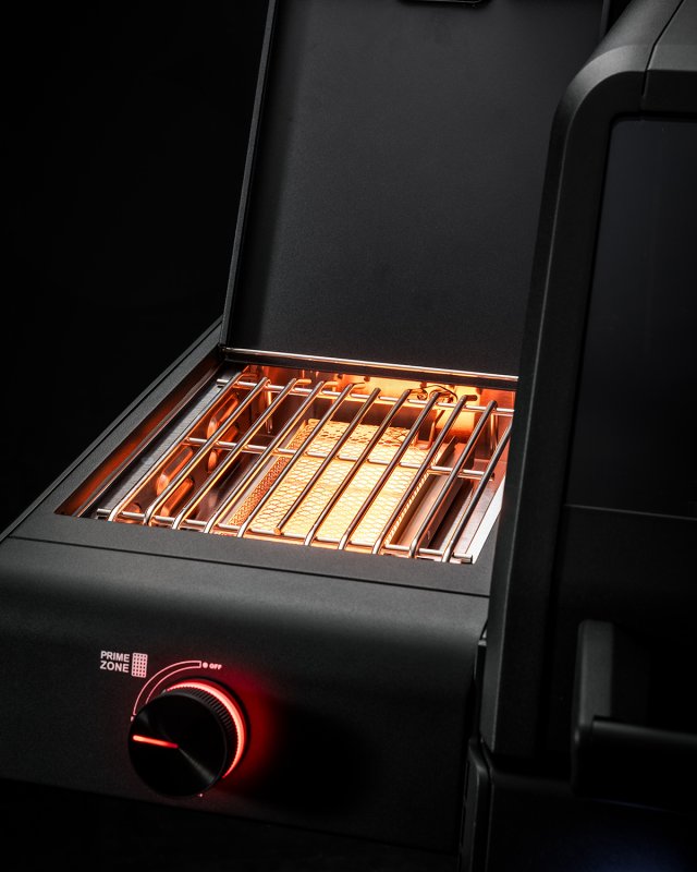 Rösle Gasgrill Allflame Hero 4 inkl. Abdeckhaube, Gusseisen Grillplatte und Drehspieß Set