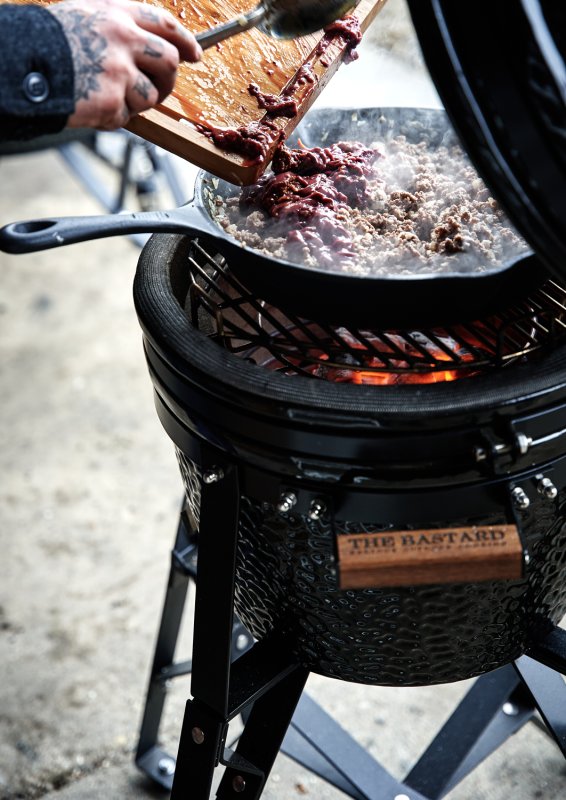 The Bastard Keramikgrill Classic Compact - schwarz glänzend - Modell 2025