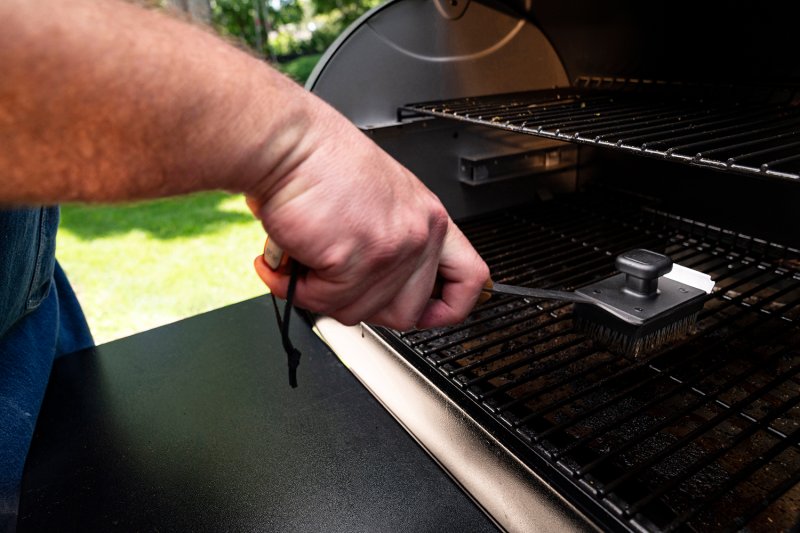 Traeger Grillbürste mit Nylonborsten und Teakholzgriff, 40 cm