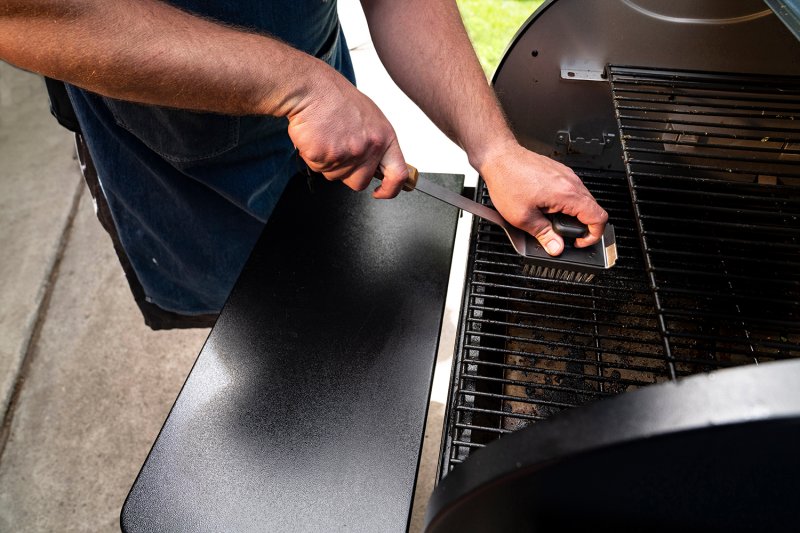 Traeger Grillbürste mit Nylonborsten und Teakholzgriff, 40 cm