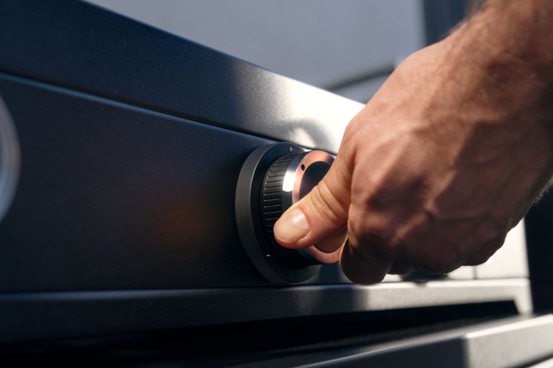 WMF Plancha Grill Gas - Edition One, 75 cm - inkl. Planchadeckel und Abdeckhaube