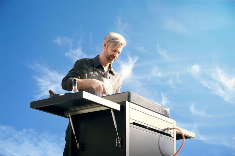 WMF Plancha Grill Gas - Edition One, 60 cm - inkl. Planchawagen, Planchadeckel und Abdeckhaube