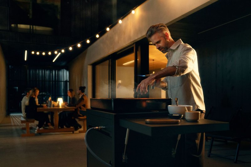 WMF Plancha Grill Gas - Edition One, 60 cm - inkl. Planchawagen, Planchadeckel und Abdeckhaube