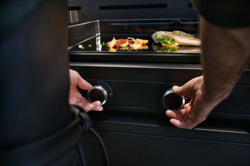 WMF Plancha Grill Gas - Edition One, 75 cm - inkl. Planchadeckel und Abdeckhaube