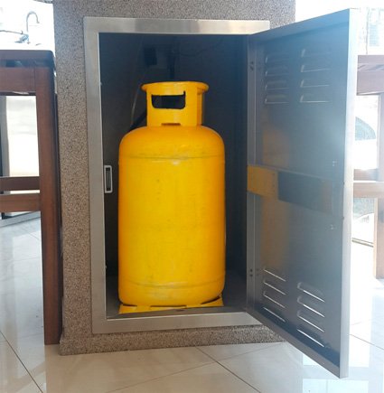 BULL Einbau Einzeltür aus Edelstahl groß / belüftet - für den Zugang zur Gasflasche - Ausstellungsstück