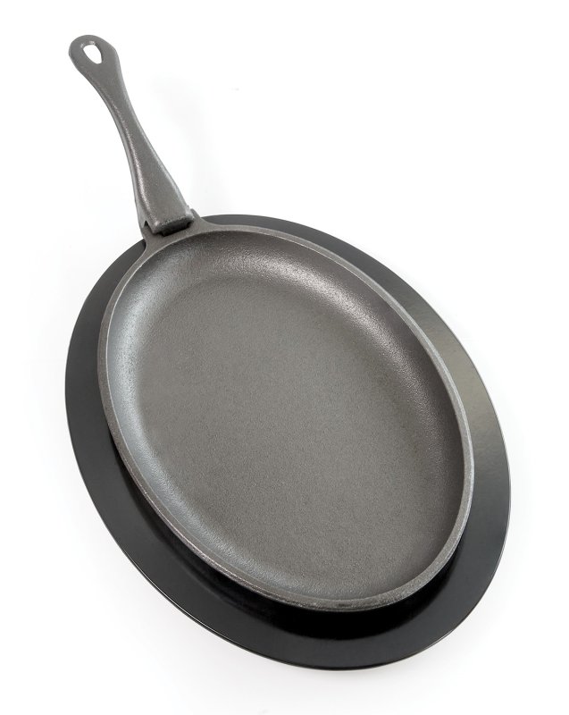 Napoleon Gusseisenpfanne mit Holz Untersetzer / oval