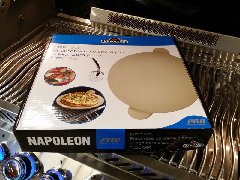 Napoleon PRO Pizzastein 38 cm mit Schneideroller