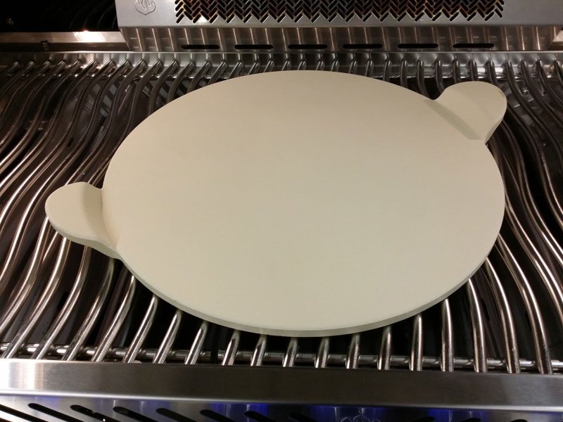 Napoleon PRO Pizzastein 38 cm mit Schneideroller