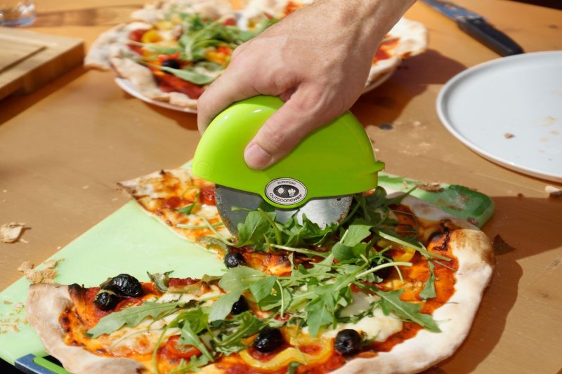 Outdoorchef Pizzaschneider / Pizzarad mit XL Edelstahlklinge