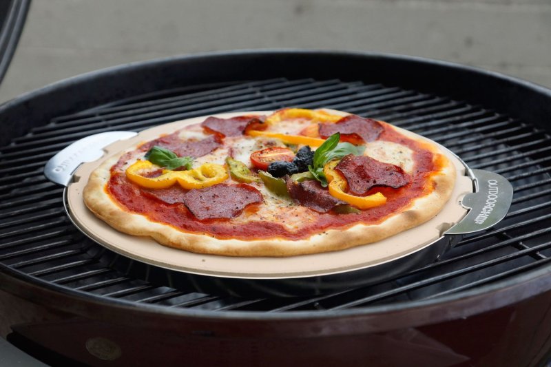 Outdoorchef Premium PIZZASET: Pizzastein Ø 32,5 cm + Pizzaschneider