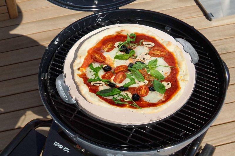 Outdoorchef Premium PIZZASET: Pizzastein Ø 32,5 cm + Pizzaschneider